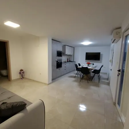 D *